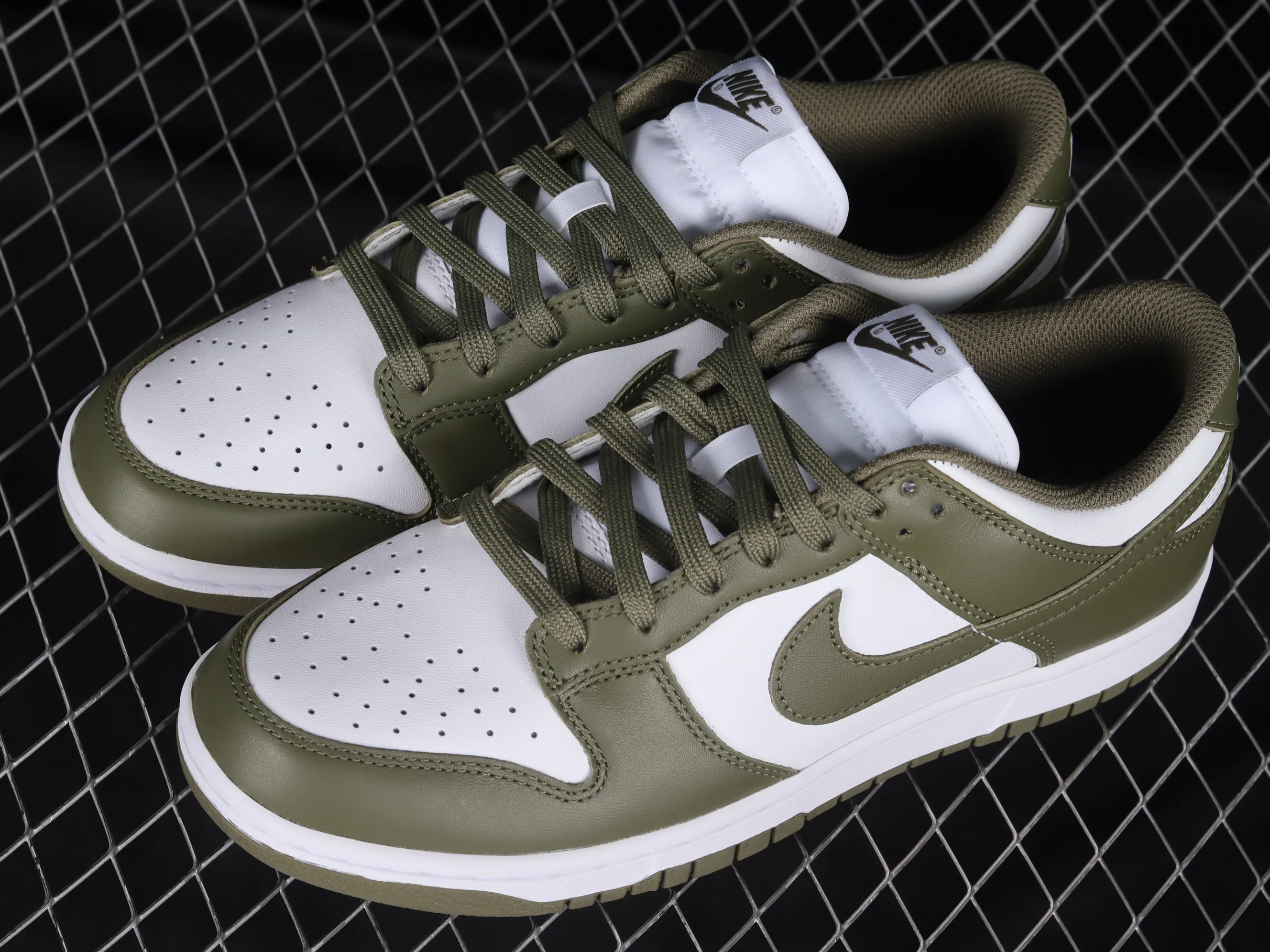 All Categories Nk SB Dunk Series Nk SB Dunk Low Low-top Sneakers Foreign Trade Version Nk Dunk Low Olive Green SB Smashed Backboard Fashion Casual Sneakers DD1503-120